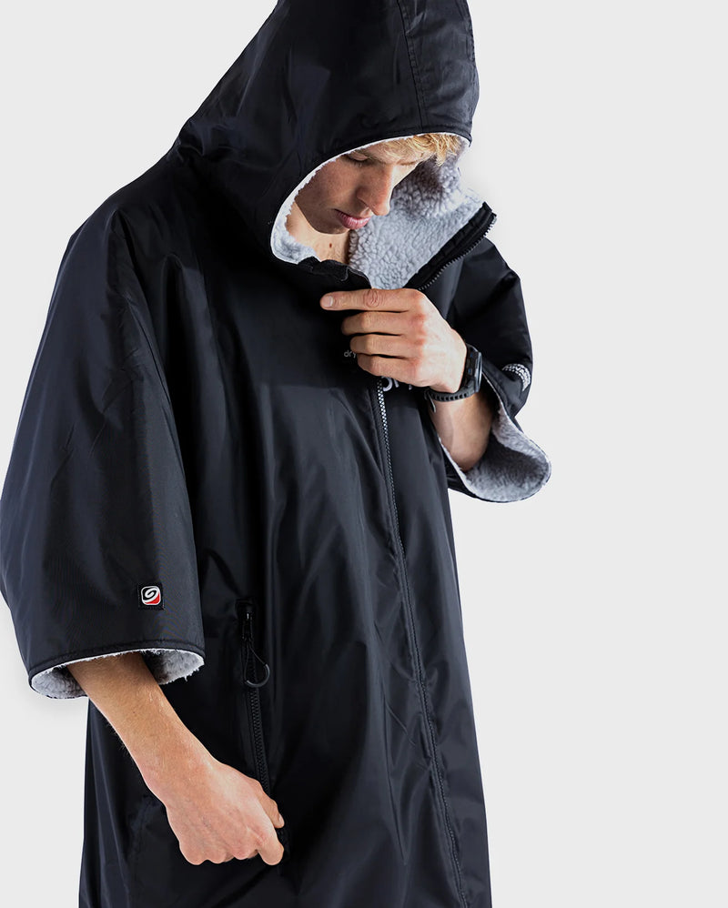 Dryrobe Advance Short Sleeve-Black/Grey