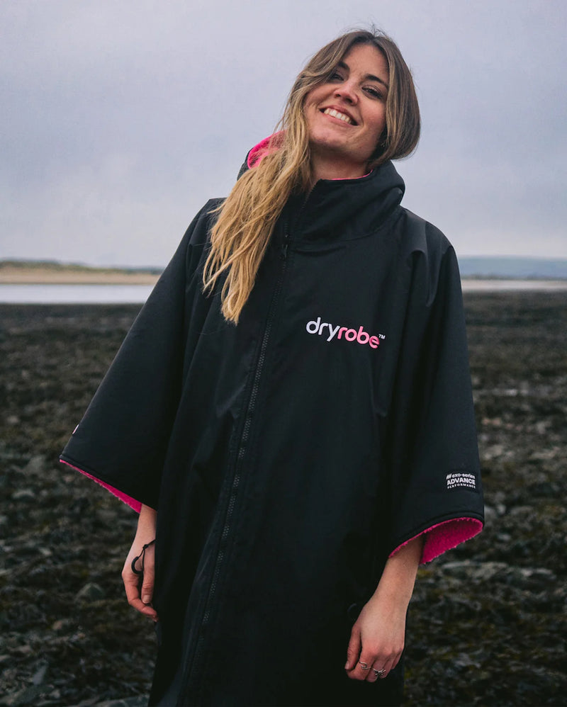 Dryrobe Advance Short Sleeve-Black/Pink